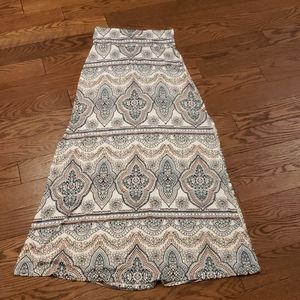 Maxi skirt with slits on sides